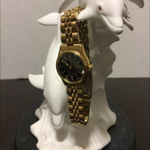 Ladies Citizen Watch w/ gold tone links band.